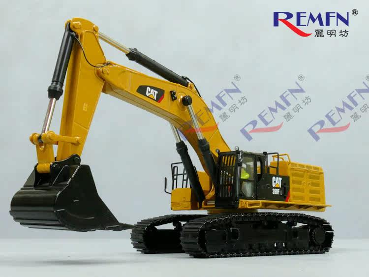 DM Caterpillar 1:50 CAT 390F L Caterpillar Alloy Engineering Vehicle Model 85284