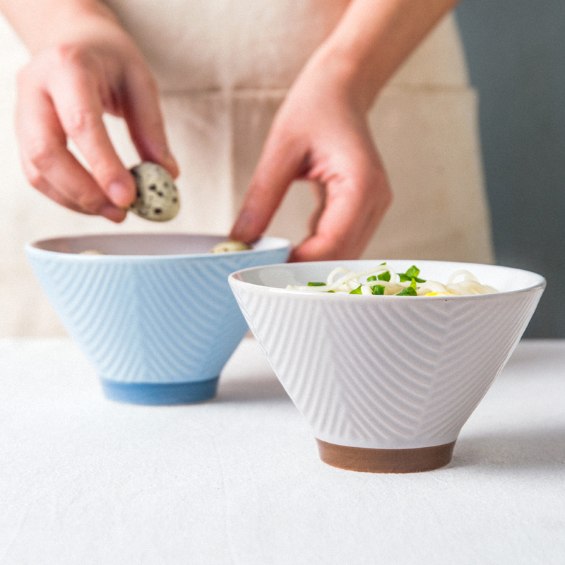 Porcelain soul bowl of individual students with Japanese Nordic hat to bowl of small ceramic bowl such as salad bowl bowl of porridge for dinner