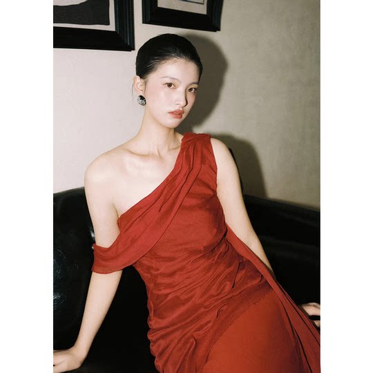 法式修身气质酒红色晚礼服女高级感轻奢时尚晚宴风敬酒服新娘裙