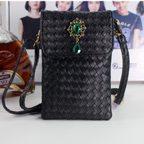 2017 new summer inclined satchel bag with female zero wallet Apple plus large screen single shoulder mini woven mobile phone bag bag