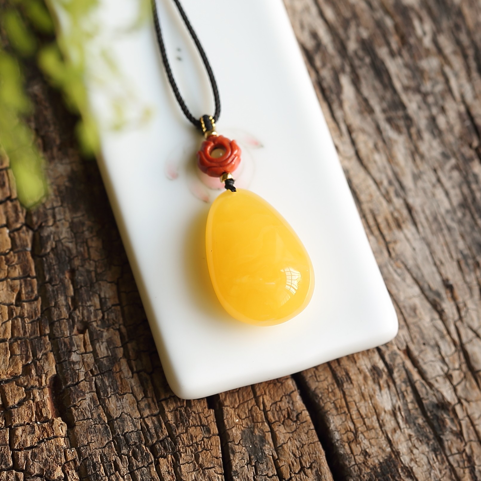Natural Amber Honey Wax Pendant Chicken Oil Yellow Water Drop Sweater Chain Pendant Women's Clavicle Necklace