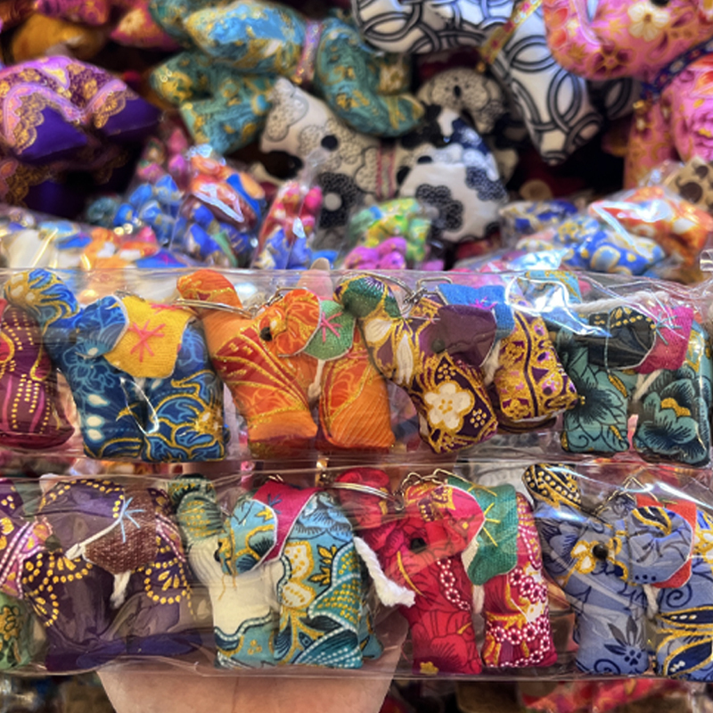 Thai-Style Handmade Fabric Elephant Keychain, Creative Fabric Gift, Elephant Keychain, Unique and Cute Pendant