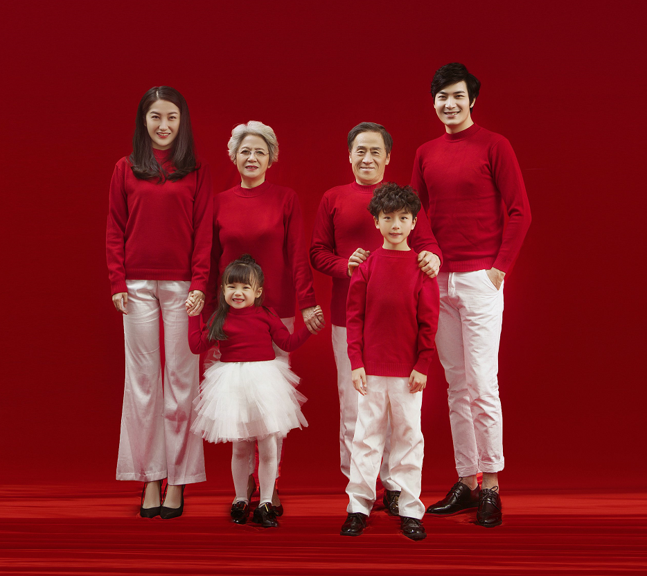Children's photography theme clothing photo studio Photo family portrait Six parent-child outfit Chinese style Korean version of the red sweater parent-child