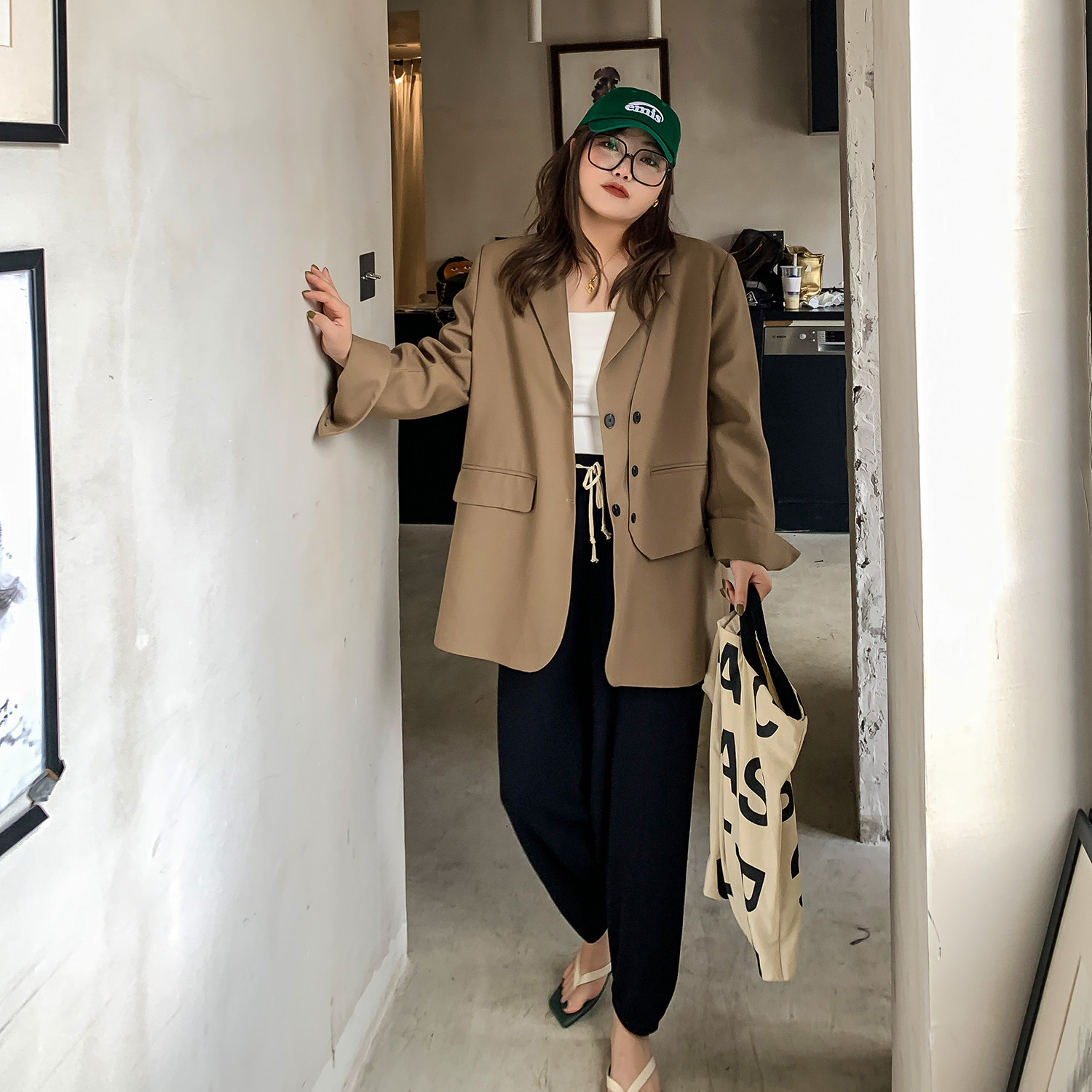 NAZ that zi size 2022 early spring new design sense temperament retro coat fat mm fake two suit women