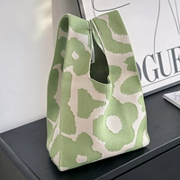 Зеленый, в цветочек