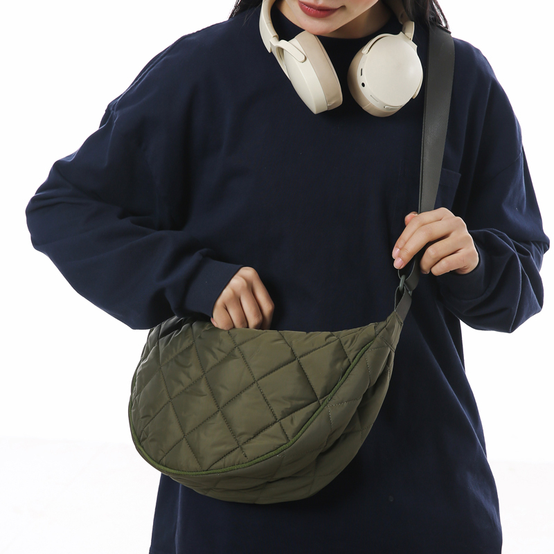 Quilted Crossbody Bag with Large Capacity, Casual Solid Color Bag for Women, Shoulder Dumpling Bag, Nylon Women's Bag, Fashionable and Lightweight Quilted Crossbody Bag with Large Capacity, Casual Solid Color Bag for Women, Shoulder Dumpling Bag, Nylon Women's Bag, Fashionable and Lightweight