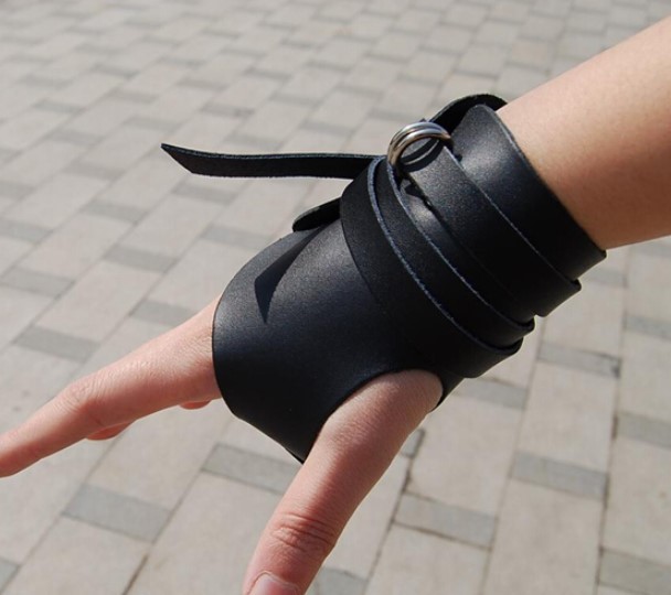 Punk trendy genuine leather gloves Harley rivet leather gloves left and right half finger glove stage ostomy