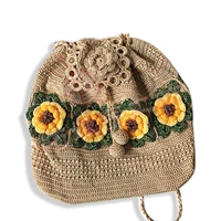 Верблюд плюс желтые цветы