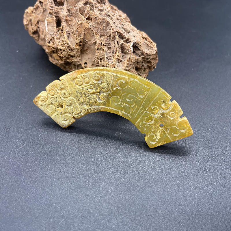 Ancient playing jade jade jade antique imitation ancient dragon and Tian Yu old yellow mouth jade bend and jade pyo jade pendant necklace pendant with neck decoration-Taobao