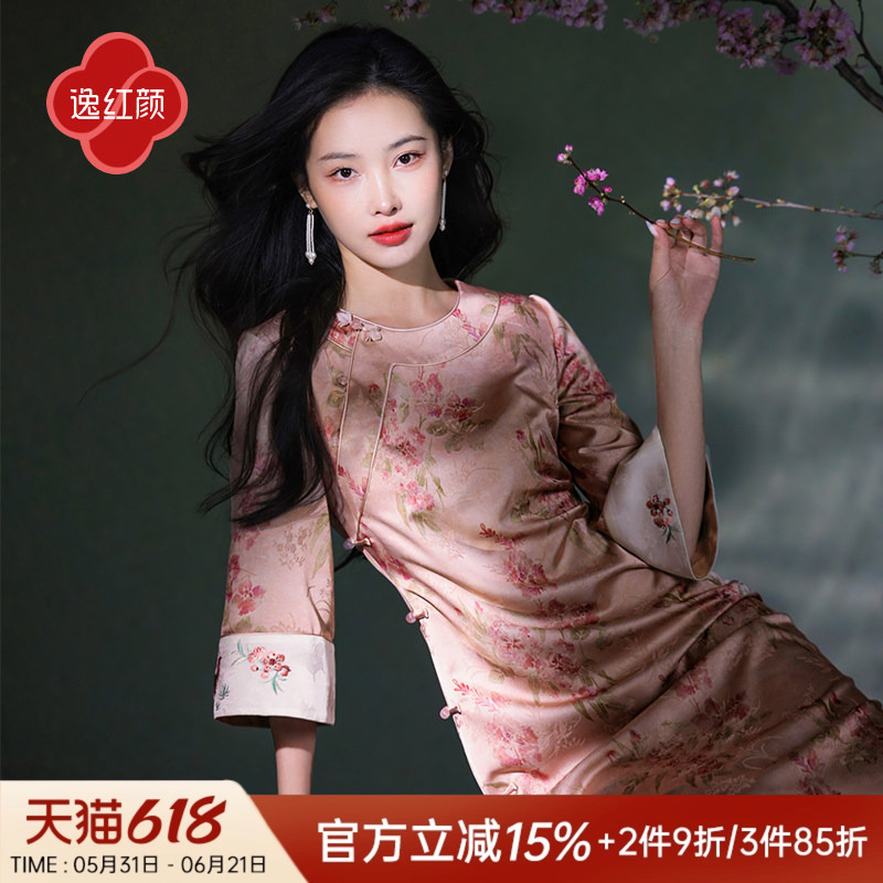 Yihongyan's 2026 Spring New Collection: Jinling Soft Satin Cat and Butterfly Hand-Embroidered Loose-Fit Long Cheongsam for Women