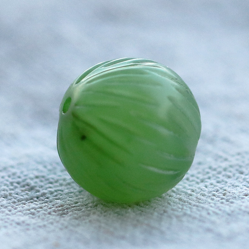 Natural and Tian jade Russian apple cider green beaded pearl beads single beads with beads to play with Buddha beads