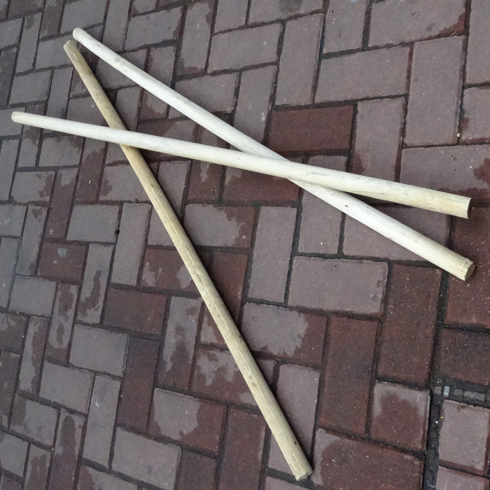 Taekwondo martial arts hard qi gong to open a mountain stick with a back stick to knock off a broken performance wood stick poplar wood heart