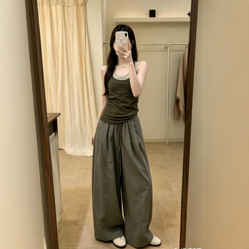 Korean Style Outfit, a Complete Casual Sports Suit for Women, Summer Two-Piece Contrasting Color Camisole and Drapey Wide-Leg Pants