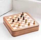 Шахматный отбор импортировал вентиляторы с твердым лесом Портативный шахматный шахмат Стив задний крыло, чтобы отказаться от трубы Солдата