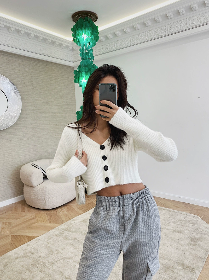 Bạn bè sang trọng thỏ giả xuống áo khoác cardigan áo len dệt kim không xơ Jennie cùng màu 3 - Áo len cổ chữ V