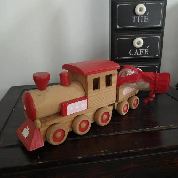 Sample room wooden car model old car wooden car collection antique car nostalgia with red train