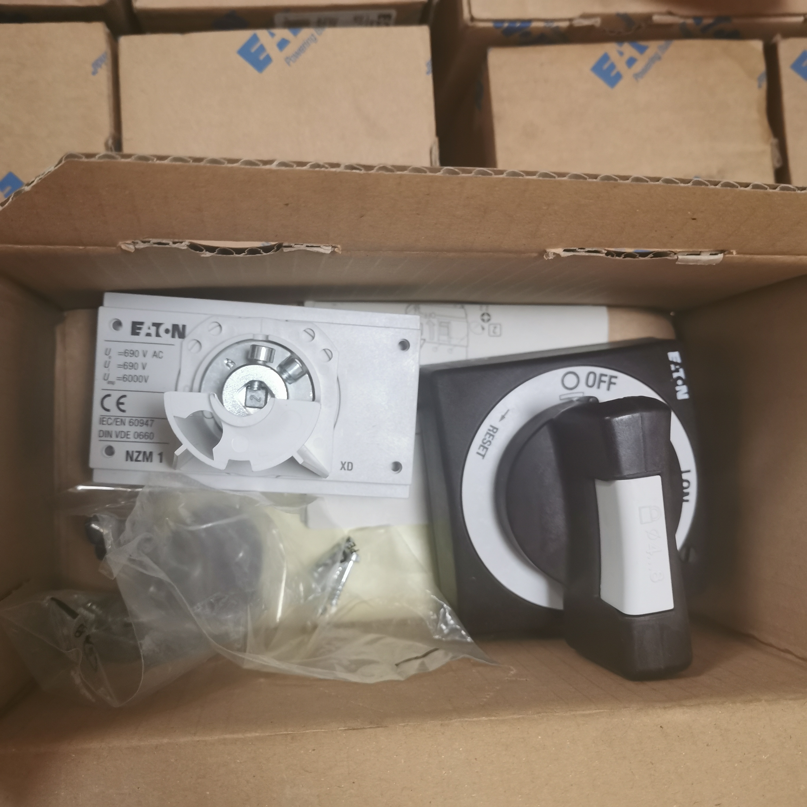 New original moelle muller ETN Eaton circuit breaker direct rotary handle NZM1-XTVD