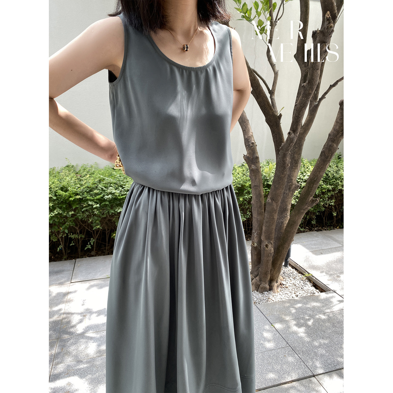 MRS Studios Japan Import fabric Cubic pituitary gas U collar vest half body dress suit Two sets