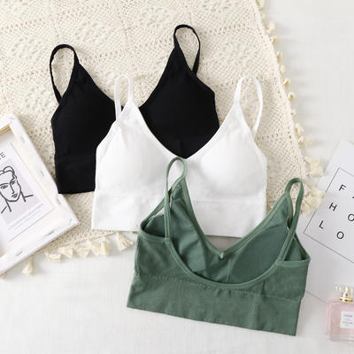 Summer chic halter top, a popular female short backless top, paired with a tight base layer and worn over a student street style
