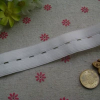 Белая резинка на пуговицах шириной 2,5 см, длина 5 метров.