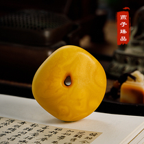 (Swallow Zhenpin) 55 62 grams of natural Old Beeswax buckle Amber men and women necklace