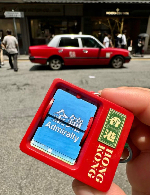 Hong Kong Splendid Tang Dynasty Flip-Page Retro Animation Rotating Subway Station Fridge Magnet Keychain Travel Souvenir Pendant Hong Kong Splendid Tang Dynasty Flip-Page Retro Animation Rotating Subway Station Fridge Magnet Keychain Travel Souvenir Pendant