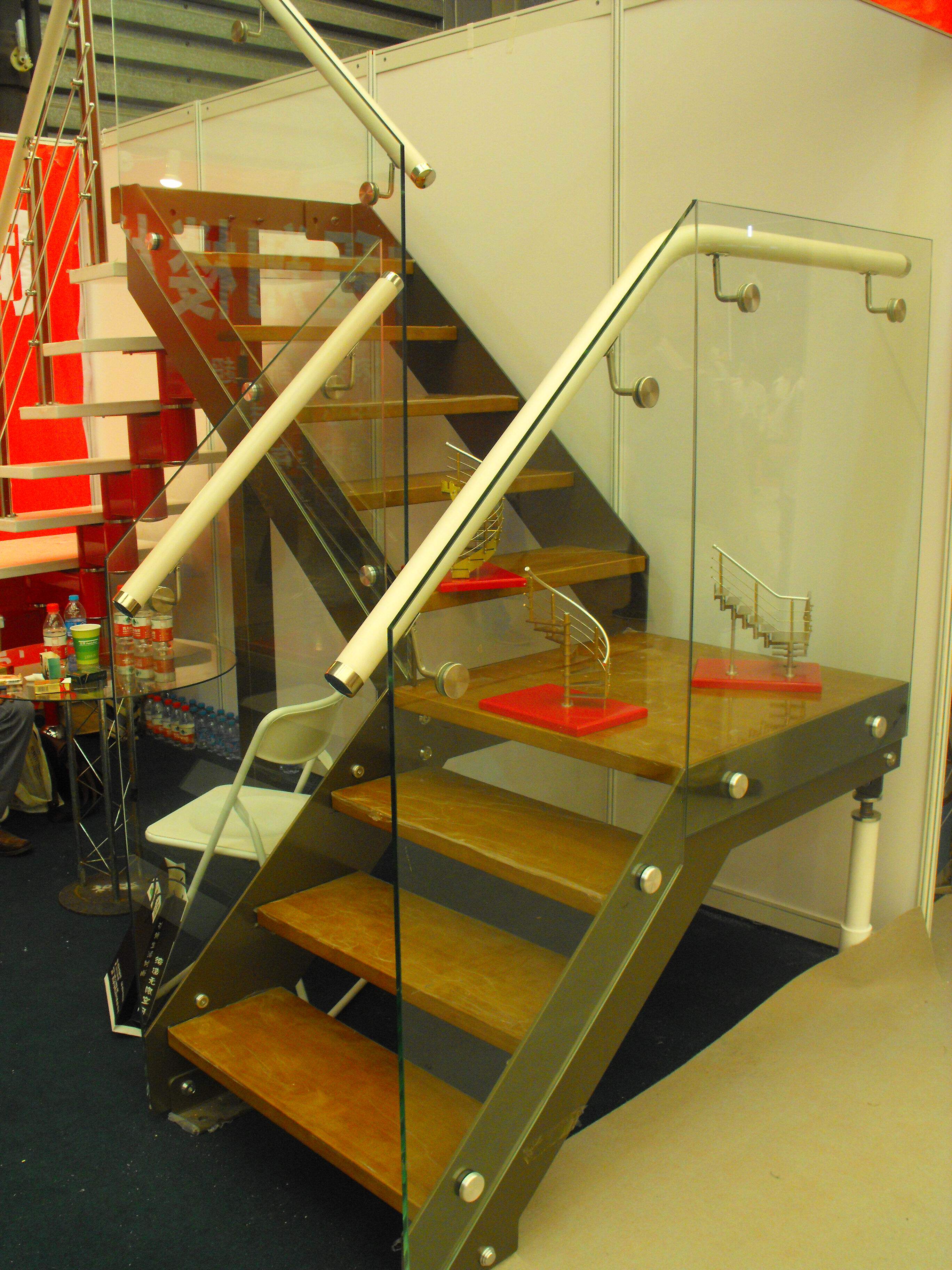 Лестница 钢木旋转楼梯，实木踏板室内阁楼钢梯 扶手护栏免费测量设计定制 BBK stairs