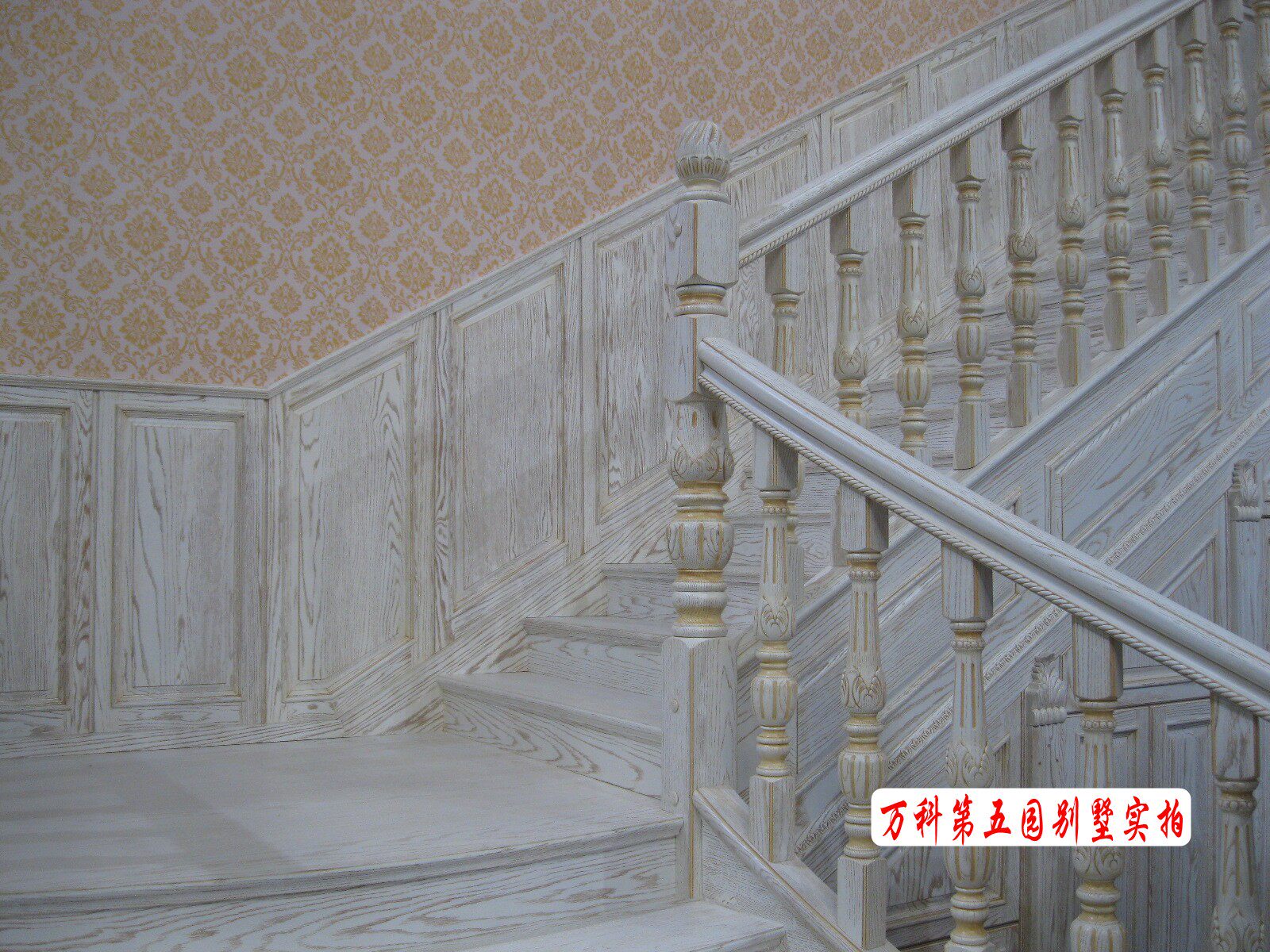 Лестница 钢木旋转楼梯，实木踏板室内阁楼钢梯 扶手护栏免费测量设计定制 BBK stairs