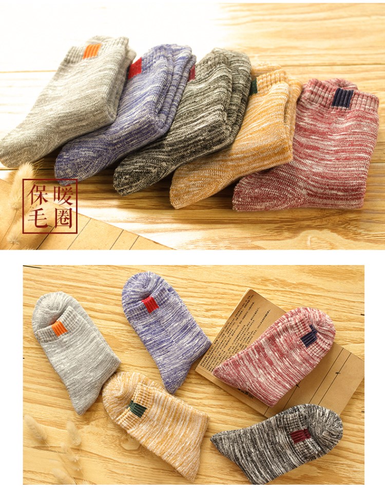 Giày cao cổ tiếp theo mùa đông và hộp quà tặng bốn đôi vớ nữ phiên bản Hàn Quốc của vớ màu gió đại học vớ cotton vớ Nhật Bản tất lưới