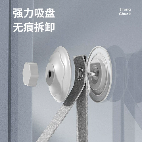 Кошка застряла на висящем гнездовом гнезде Стеклянное балкон Солнце Экспозиция солнечного артефакта