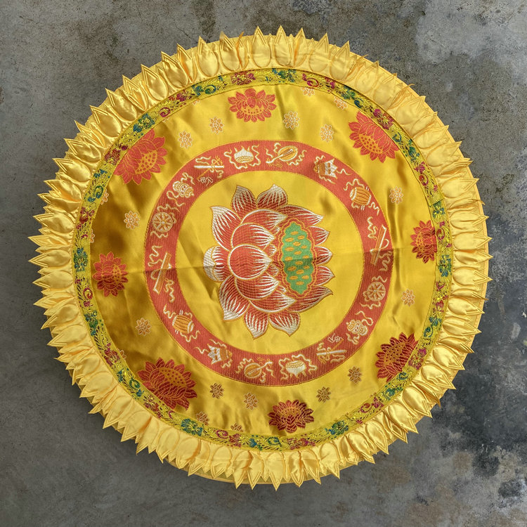 Brocade satin nine-pin lotus worship cushion futon kneeling cushion worship stool meditation cushion thick 10cm diameter 60cm yellow