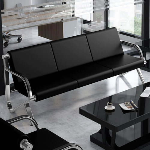 Стул в аэропорту волейбола соединяет стулья ряд.