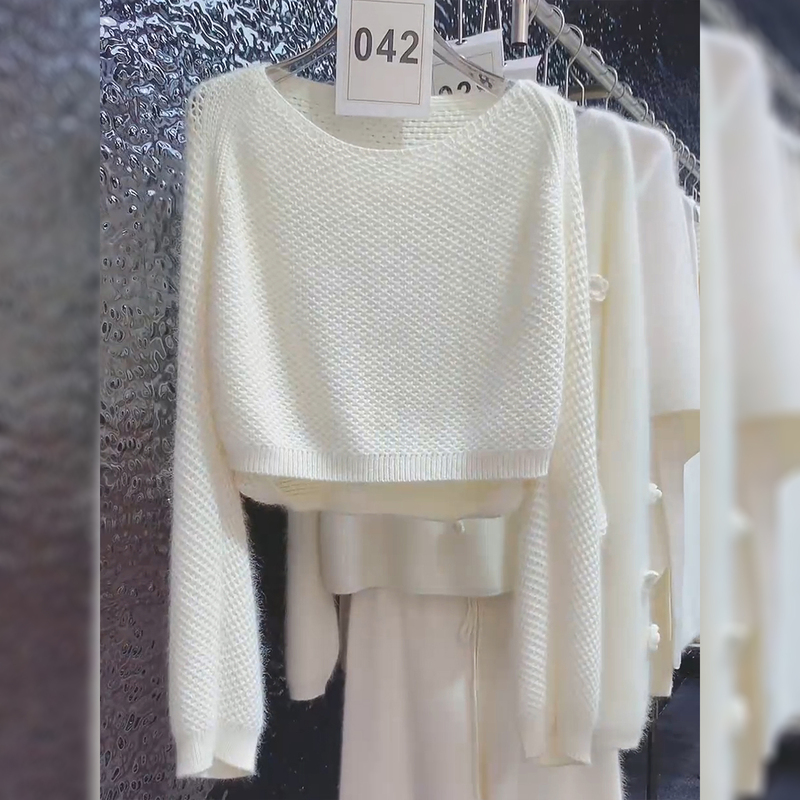 Off-White Hollow-Out Long-Sleeve Knit Top for Women, Autumn Short Sweater, 2026 New Korean Style, Lazy and Loose-Fitting Top