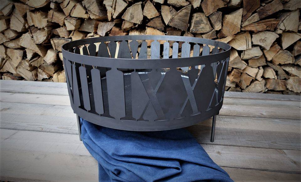 Spot Japanese thief mountain Sanzokumountain mountain camping Roman numeral burning stove