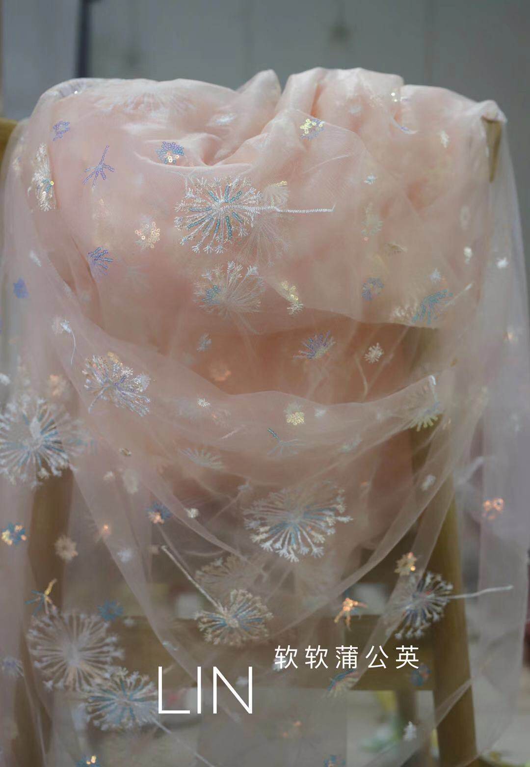 The inspiration comes from the fairy sword's carefree brother who told childhood psychic that meets the heterochromatic dandelion will meet.