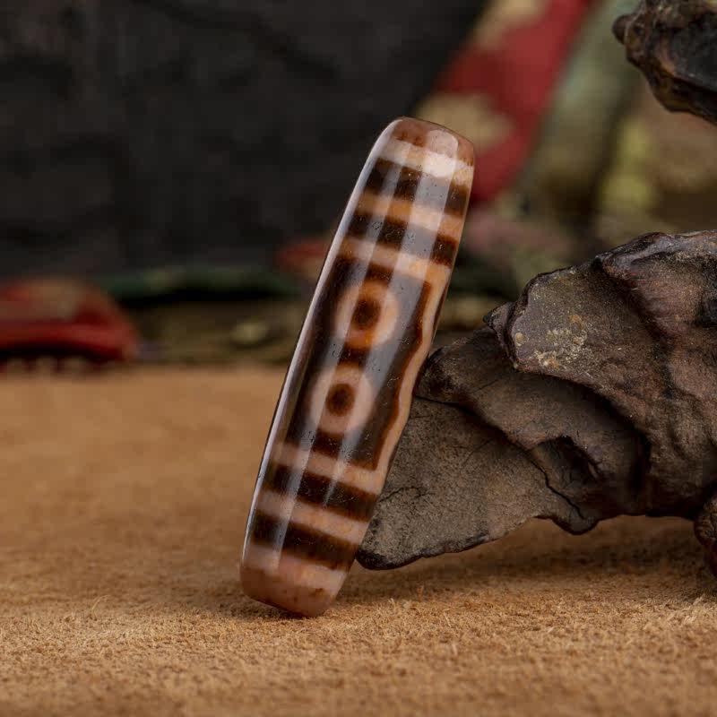 Natural Tibetan real taster Nine-eyed pearl Manau hand-made with five eyes, jewel of the eye, male and female pendant necklace