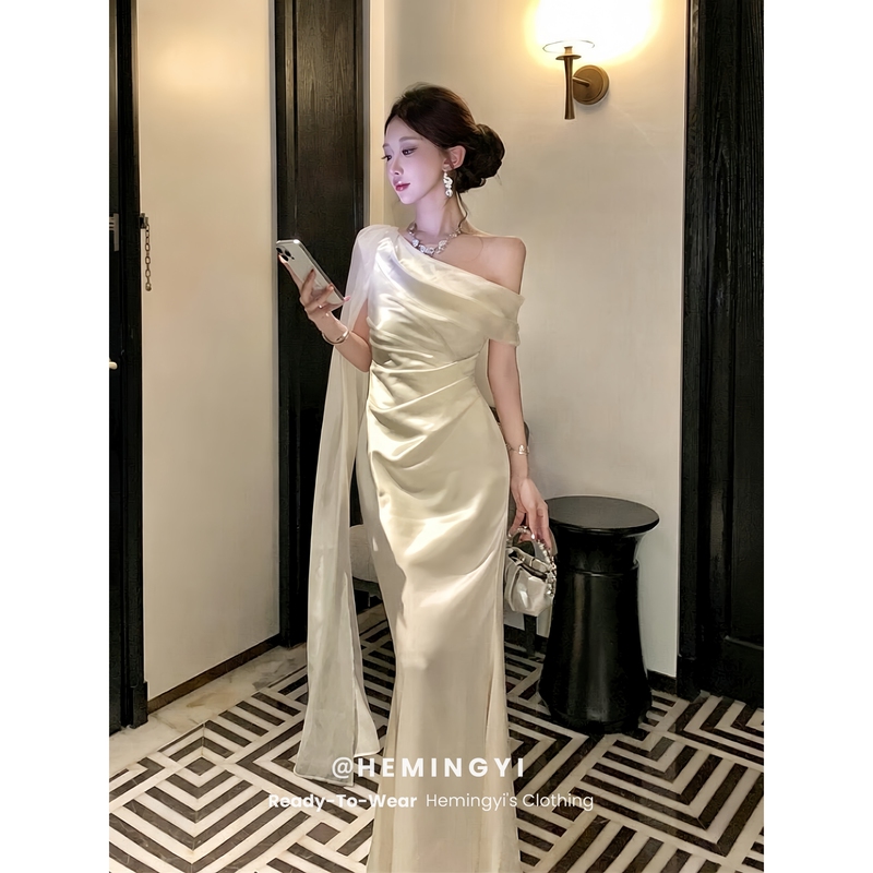 Hemingyi Twilight 2026 New White Satin One-Shoulder Dress with a High-End Feel and Slim Fit with Ribbons