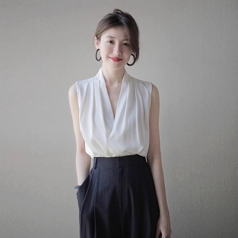 White Satin Silk V-Neck Camisole for Women, Suitable for Spring and Autumn, to Be Worn under a Suit, Triacetate Sleeveless Shirt, Halter Top