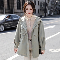 Early autumn womens clothing 2022 early autumn niche tooling loose short style ins design sense European station windbreaker womens short coat