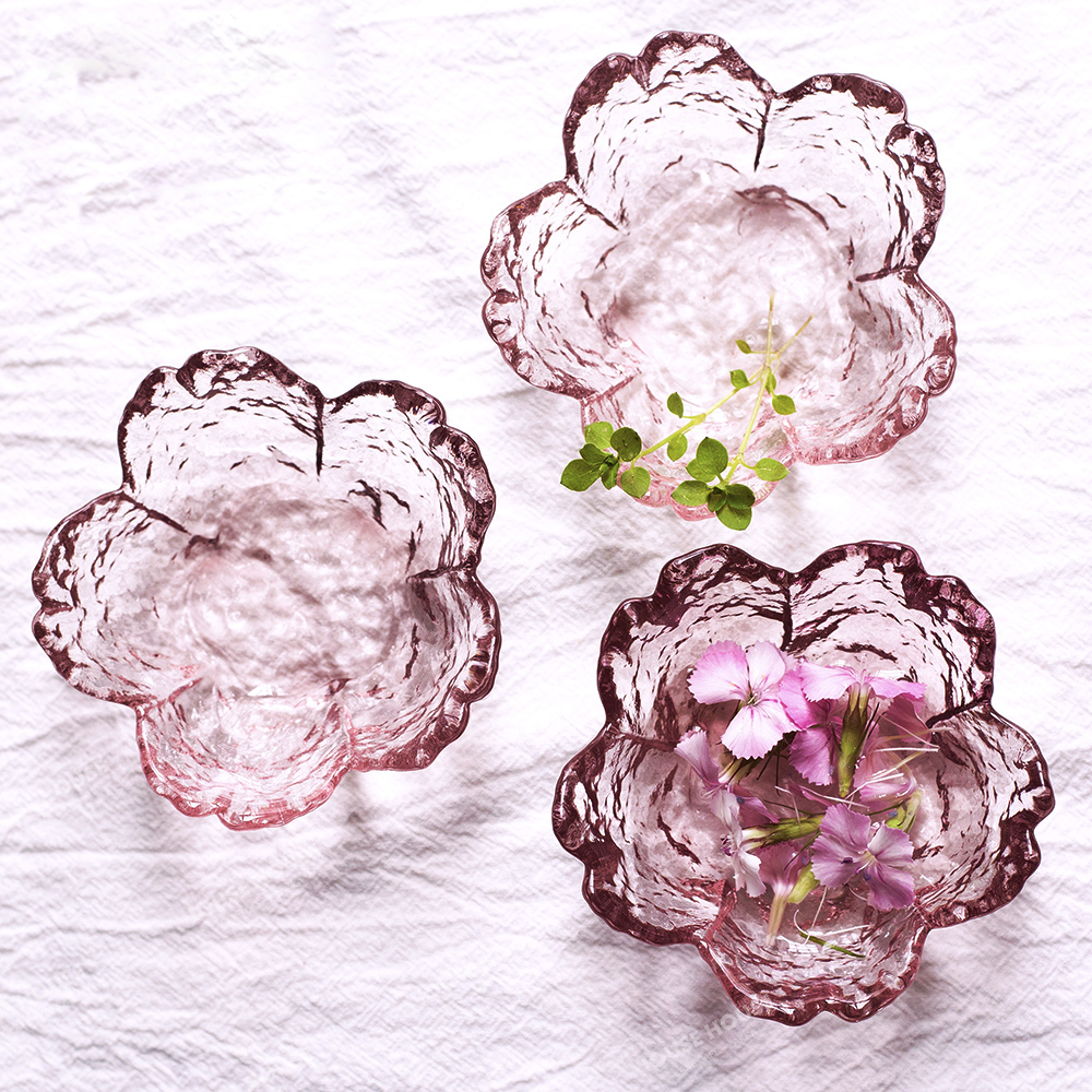 Japanese-style cherry blossom hammer-shaped glass seasoning dish Pink creative petal-shaped dipping sauce small saucer soy sauce vinegar saucer