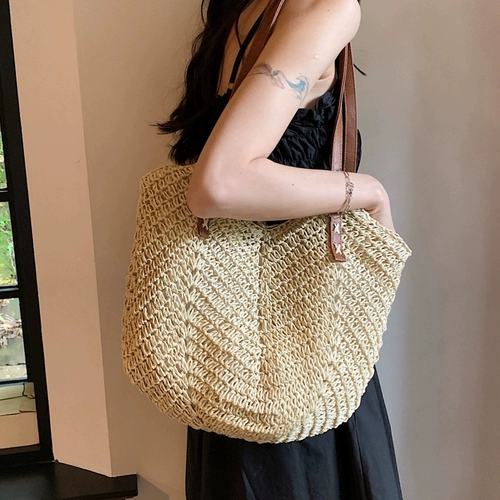 Соломенная пляжная вместительная и большая сумка через плечо