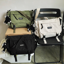 Slip bag college students attend class package computer textbooks on one shoulder in the Japanese female skewed bag boys