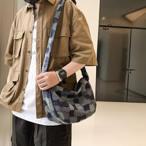Beggars bag small plate dumplings bag shoulder bag boys skewed casual hundreds of ins in the wind-plain Hangyu Hangbag bag
