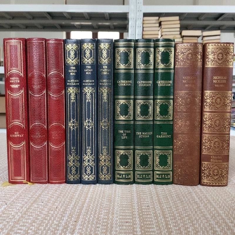 Hardcover English Old Books as Photography Props, Office Decoration, Study Room Ornaments, Can Be Read and Stored Hardcover English Old Books as Photography Props, Office Decoration, Study Room Ornaments, Can Be Read and Stored