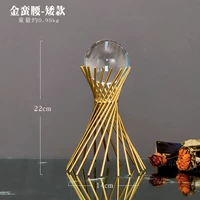 Темно -серая маленькая талия гнома