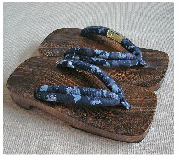 Foreign Trade Summer Men's Style Wooden Clogs with Blue Dragon Pattern, Home Slippers, Direct from Manufacturer, Purely Handmade