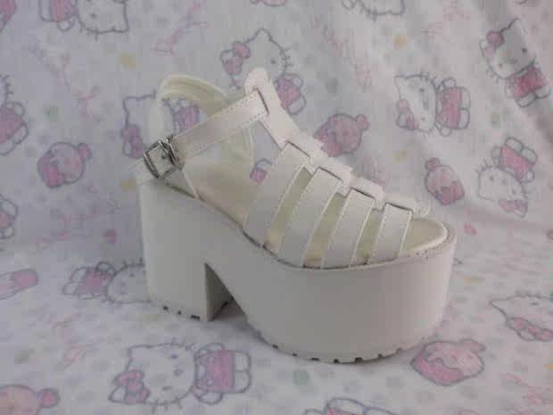 Высокие сандалии на платформе antaina 