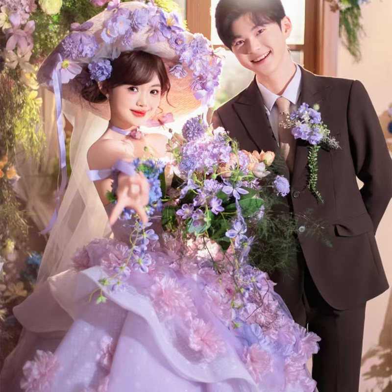 New Purple Wedding Studio Couple Photo Shoot Theme Purple Hat with Flowers and Grass Outdoor Lawn Travel Photography Props New Purple Wedding Studio Couple Photo Shoot Theme Purple Hat with Flowers and Grass Outdoor Lawn Travel Photography Props