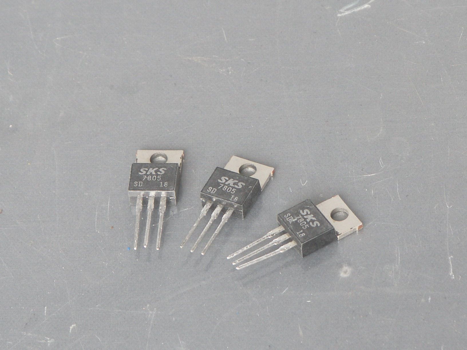 New three-terminal regulator circuit SKS 7805 TO-220 transistor