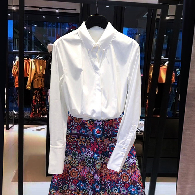 Brother's new 2022 spring counter with the same professional shirt all-match design pearl button shirt women